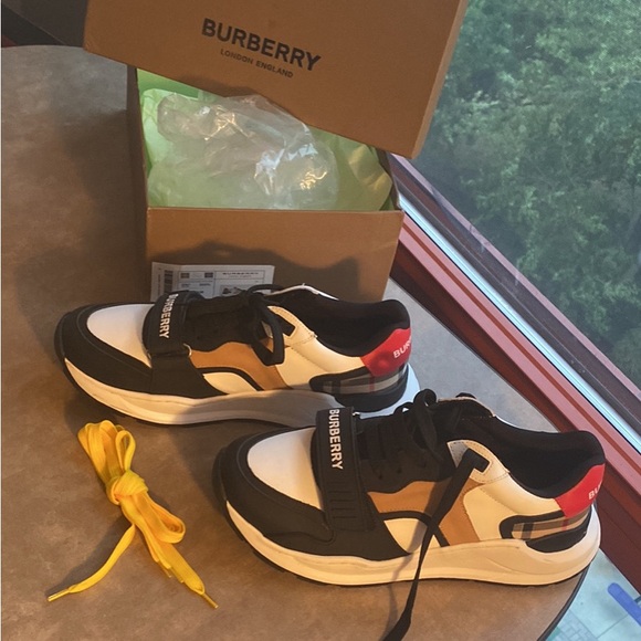 NEW BURBERRY SNEAKERS/GYM SHOES - Picture 4 of 7